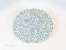 Load image into Gallery viewer, Round Tray Eagles 16"
