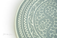 Load image into Gallery viewer, Circular Trays Diferent styles 16"