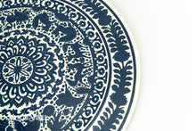 Load image into Gallery viewer, Circular Trays Diferent styles 16"