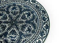 Load image into Gallery viewer, Circular Trays Diferent styles 16&quot;